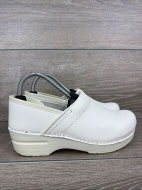 Dansko Professional Women’sSz 7.5-8/EU 38 White Box Leather Slip On Mules Clogs